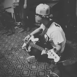 LongPort - 吉他的少年