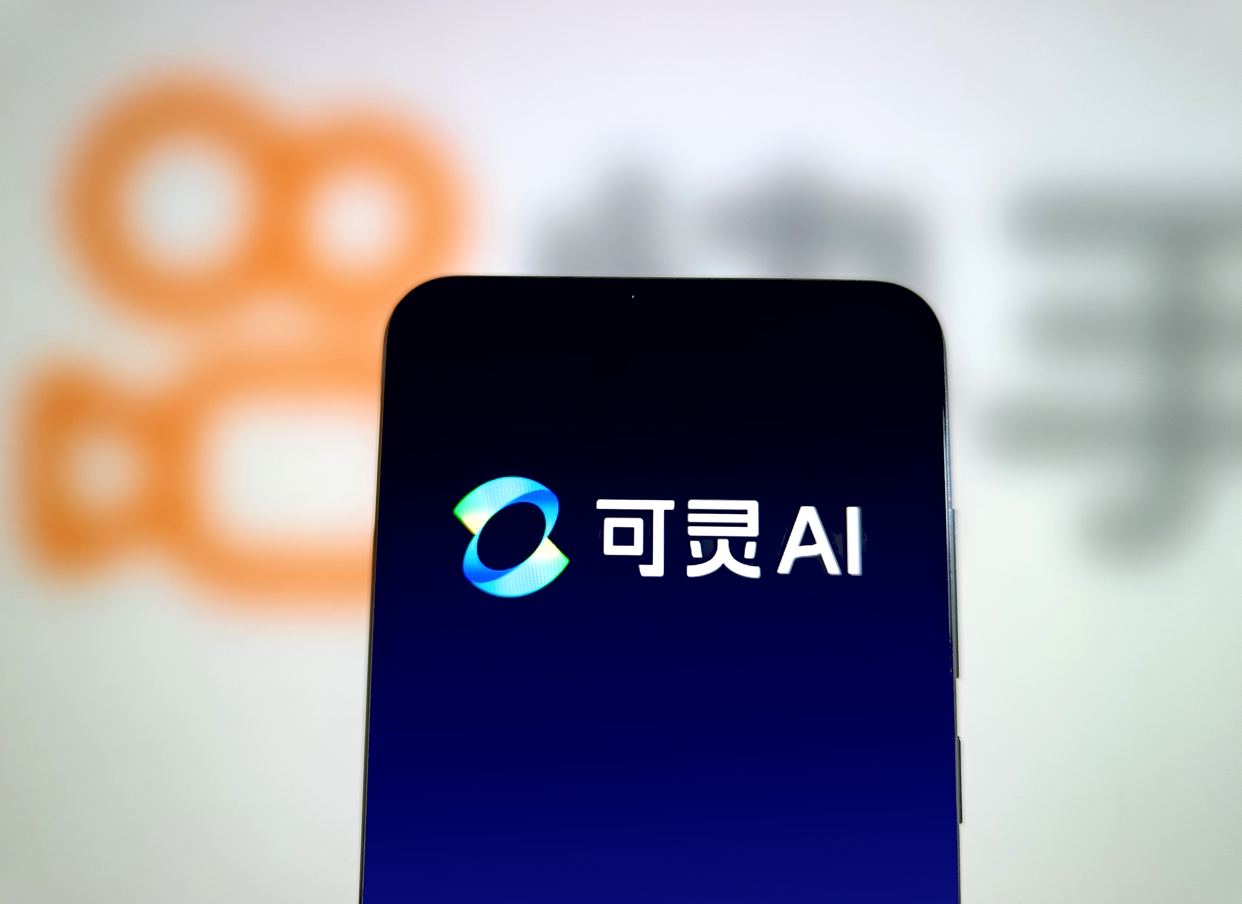 可灵 AI 海外爆火的背后:技术迭代与商业化加速并行-锋巢网