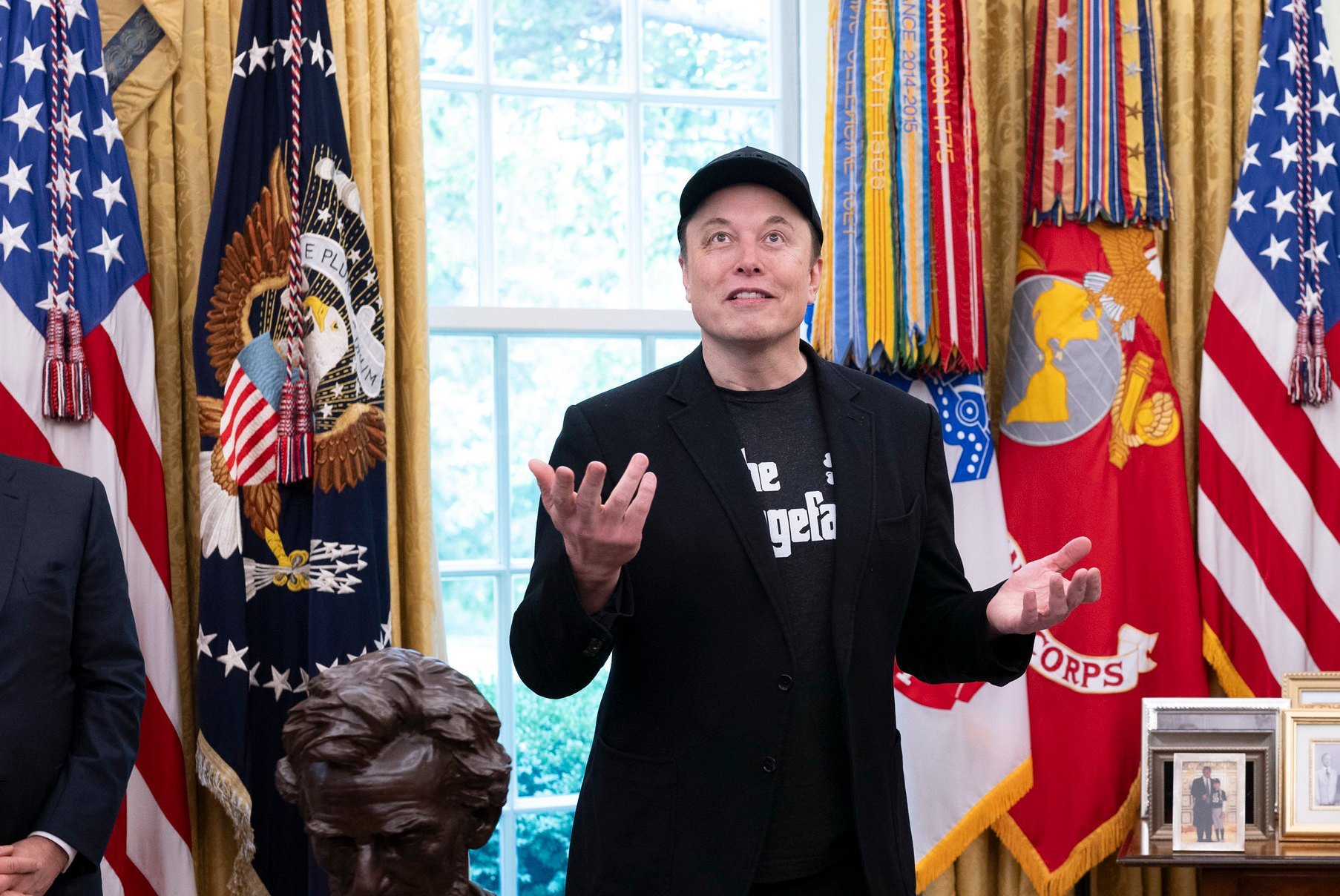 Elon Musk in the oval office.