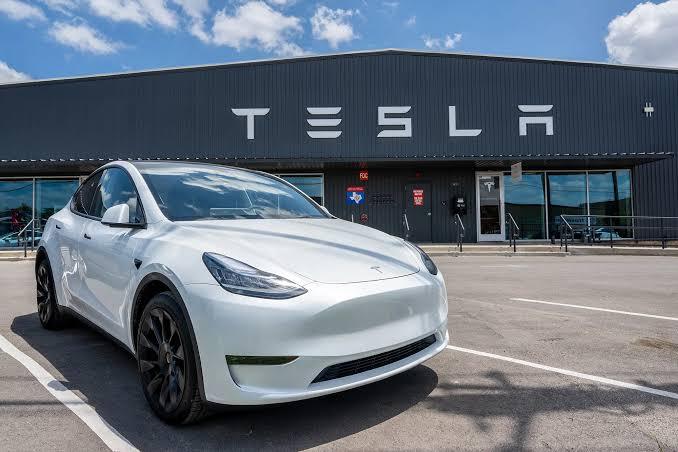 TSLA) Tesla Earnings Unlikely to Ease Concerns Over Waning Growth - Bloomberg